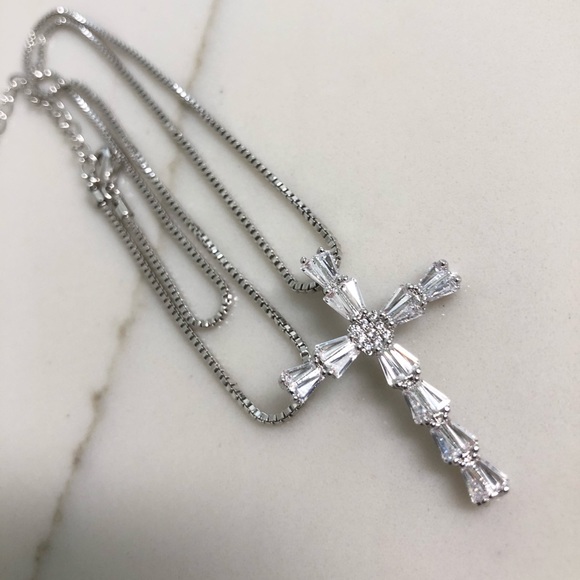 18k White Gold Filled CZ Cross Necklace - Picture 1 of 5
